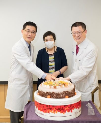 左起：成功大學校長沈孟儒、成功大學名譽教授趟可式、成大醫院院長李經維-1