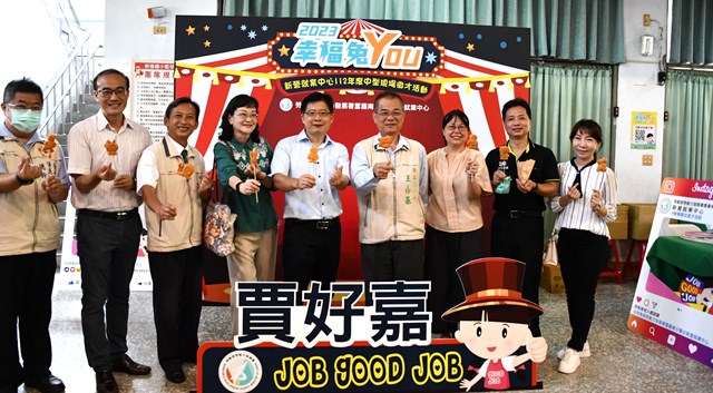 勞動部北台南最大場徵才新營登場吸引民眾近500人來求職