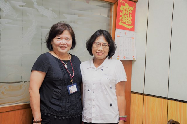 通傳：斗六就業中心王麗娟就服員左積極協助陳美惠右求職，並運用僱用獎助措施讓她成功錄取同慶纖維公司。