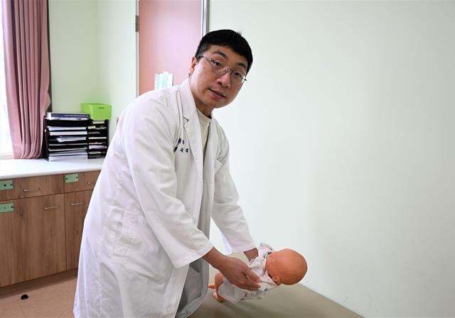 郭峻瑋醫師建議，善用預防保健服務，可及時察覺孩子身體異狀