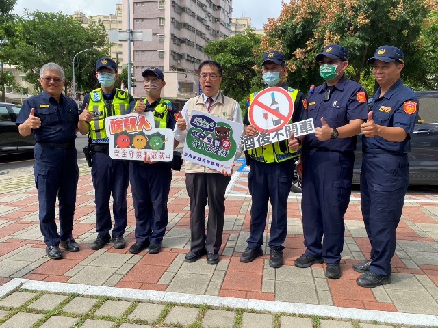 中秋佳節前夕　臺南市長黃偉哲現身慰勉路檢員警及協勤義交