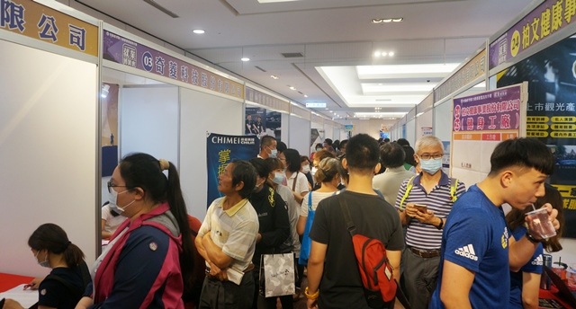 通傳_勞動部周六將在新光三越台南新天地舉辦就業博覽會，邀集57家廠商，釋出近3000個工作機會，歡迎想求職或轉業民眾參加。