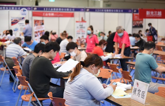 通稿-勞動力發展署雲嘉南分署10月份將辦理17場線上及實體徵才活動，相關求職求才服務內容可上「台灣就業通」網站，或至雲嘉南區各就業中心洽詢。