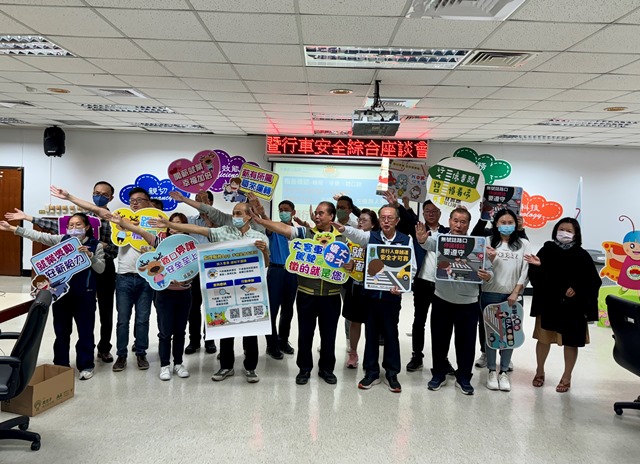 臺南監理站邀請汽車運輸業者共同響應路口停讓宣導活動，一起為愛減速共維行人安全