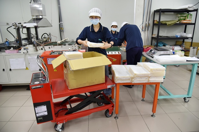 通傳_66年次的沈慧如說，有了輔具幫忙，讓她不再腰酸背痛每天找貼布。