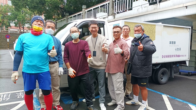 2-公版-同事很友善、很熱情，如兄弟般協助曄哥左三很快的融入工作環境。