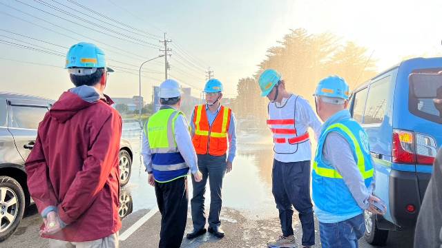 新化區中山路2000公厘自來水管漏水預計今晚搶修完成