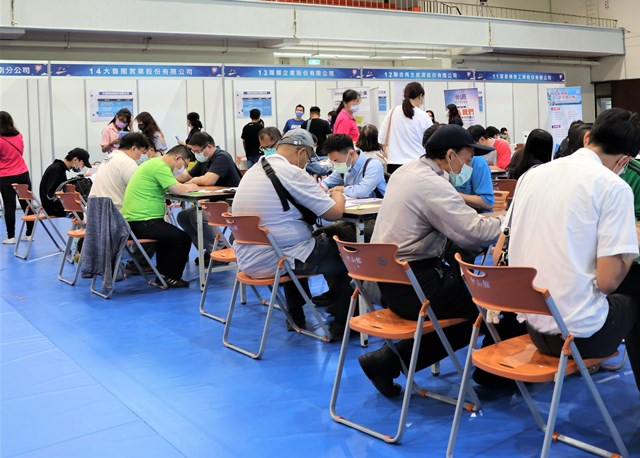 圖一：台南就業中心為求職人媒合-以往現場媒合活動照片