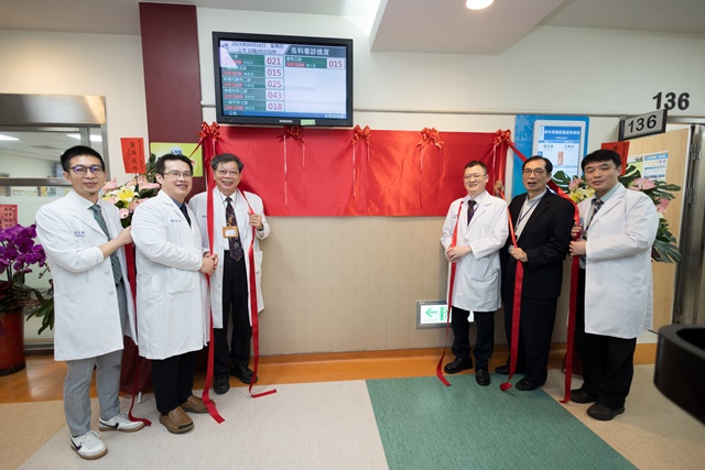 02-左起：成大醫院骨科部吳柏廷主任、成大醫院關節重建中心張志偉主任、醫策會前董事_0