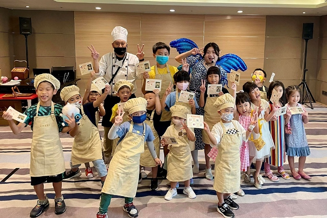 【新聞照3】和逸飯店台南西門館9月14日至9月15日舉辦「中秋歷險記」活動，以生動的故事劇場開啟冒險旅程，家長與孩子將一同合作闖關，並親手製作冰皮月餅，創造難忘的親子互動回憶。