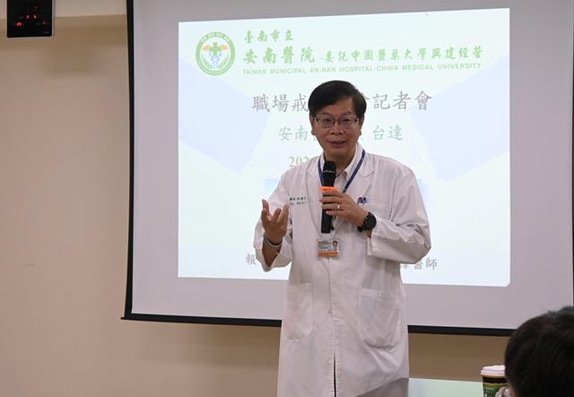 林聖哲院長表示，今日恰逢父親節，在專業醫療團隊協助下成功戒菸，無疑就是最好的父親節禮物