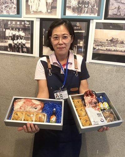 圖2.雲林縣休閒產業暨藝術文化發展協會-協會推出融合古坑咖啡的中秋禮盒，不僅自製手工蛋黃酥，更運用古坑咖啡製成酥餅，搭配當地酒莊釀造的咖啡酒。