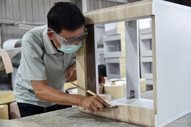 通傳_67歲的陳勝強，為重拾小時候興趣，報名職訓學木工，退休轉業成功，再創職場第二春。