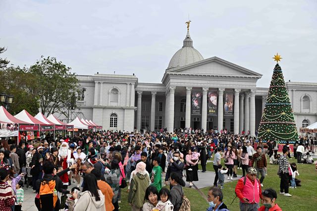 圖1：奇美博物館2024聖誕週末，吸引大批人潮前來參與。