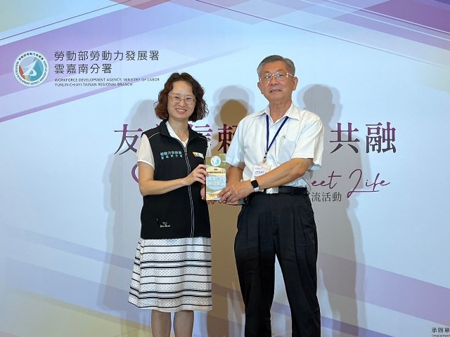 通傳-再興鋼瓶檢驗場(右)進用多名身心障礙員工，於今年度(113年)獲勞發署雲嘉南分署表揚友善企業