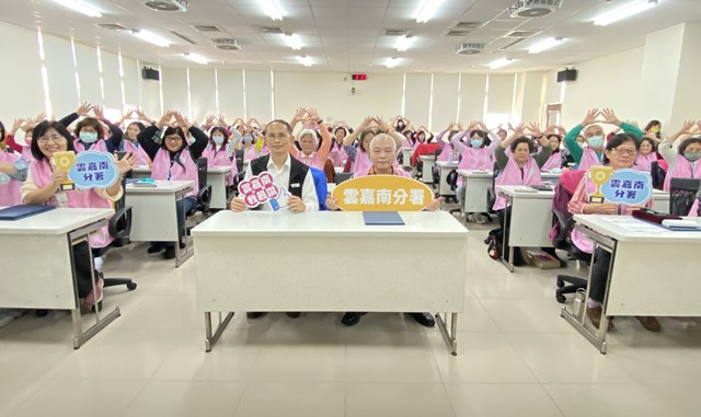 通傳-勞動部勞動力發展署雲嘉南分署於113年12月6日，在嘉義舉行「志工會員大會」表揚績優志工的卓越表現