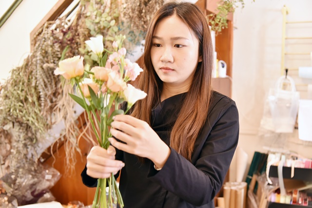 通傳_83年次的許雁婷，透過勞動部微型鳳凰創業貸款一圓創業夢想。