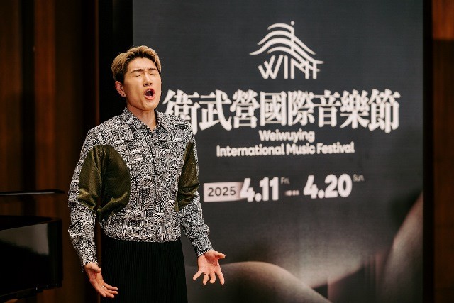聲樂家 康敏．賈斯汀．金於記者會演唱韓德爾：〈遠離荊棘〉。攝影：李建霖，衛武營國家藝術文化中心提供。~1