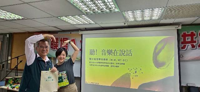 局長與講師合影