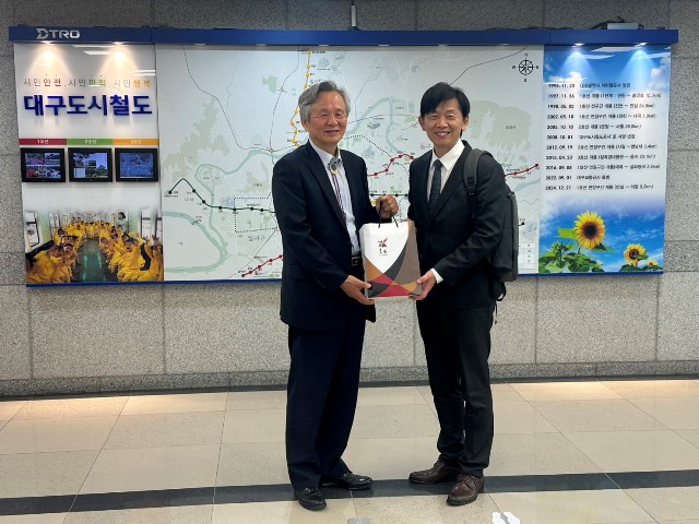 7.葉澤山副市長與大邱交通公社金基赫社長合影