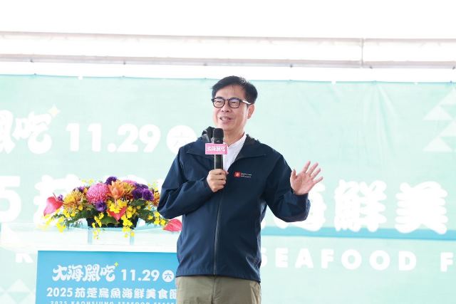 圖2 市長陳其邁於活動現場推廣高雄海鮮美食。