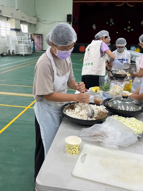 官田國小自己的謝師宴自己煮