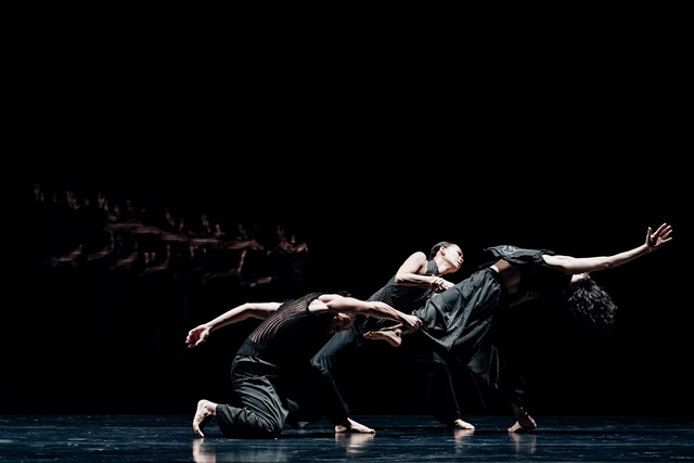 雲門舞集《關不掉的耳朵》劇照(八)。攝影 陳建豪，衛武營國家藝術文化中心提供