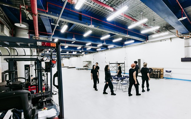 【2025衛武營馬戲平台】克萊蒙．達贊＆魔人神手製造所《勞動狂想》20250626 排練之二，攝影：陳建霖，衛武營國家藝術文化中心提供。