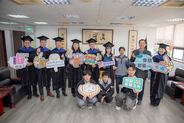 嘉藥今特別為職業安全衛生系學生史素娟舉辦一場溫馨隆重的微型畢業典禮