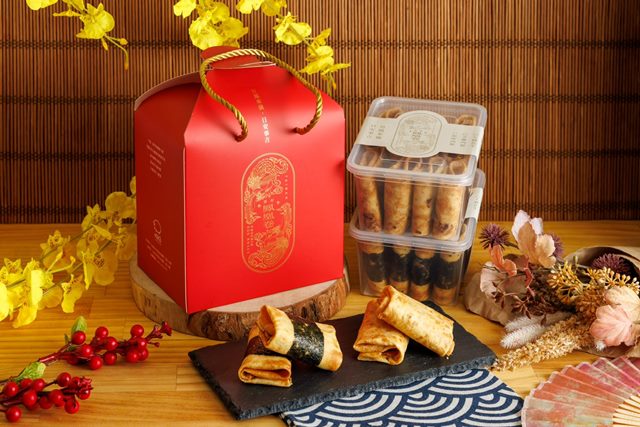 圖1.臺南「日安良食」推出「鳳凰尊爵禮盒」，主打酥脆扎實的「鳳凰卷」產品，口味可自由搭配。