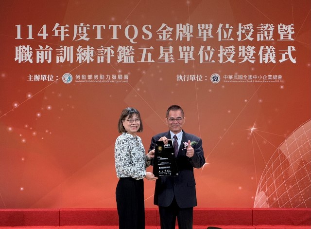 圖說：臺南市政府勞工局王鑫基局長北上領獎