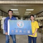 通傳-南分署銲接女選手郭于瑄(右)，感謝職訓師謝秉富(左)的陪伴及耐心教導，今年希望不負期望、力奪佳績