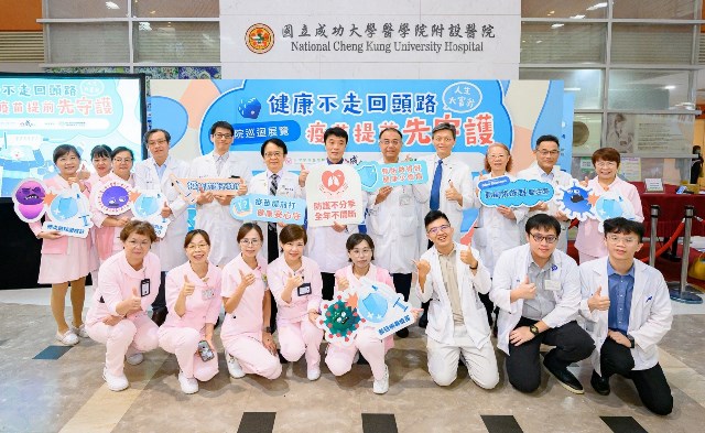 01_成大醫院攜手台灣家庭醫學醫學會舉辦「人生大富翁」衛教展覽，透過互動體驗及專業