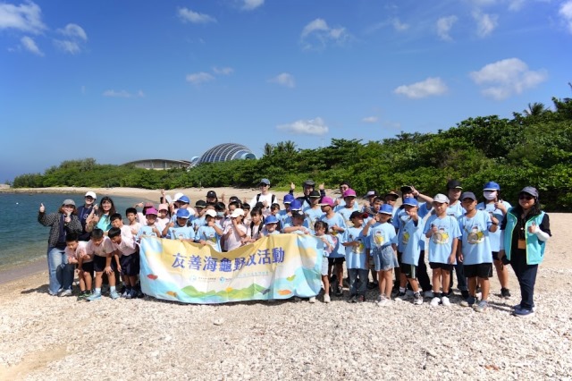 圖4_野放完成後車城國小師生與工作人員合照
